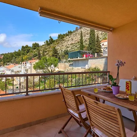 Polina's Sunset Apartment