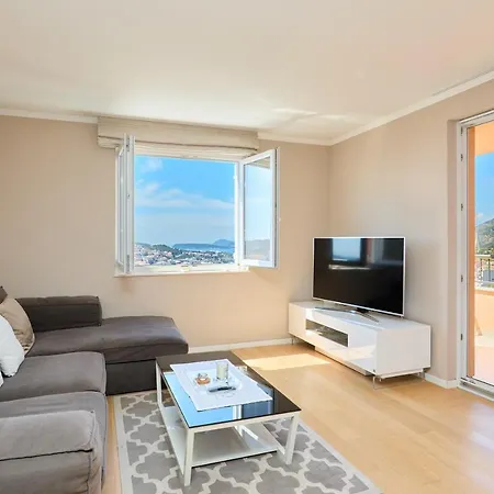 Polina's Sunset Apartment